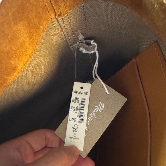 Madewell | Essential Bucket Tote in Camel Suede - Picture 7 of 7